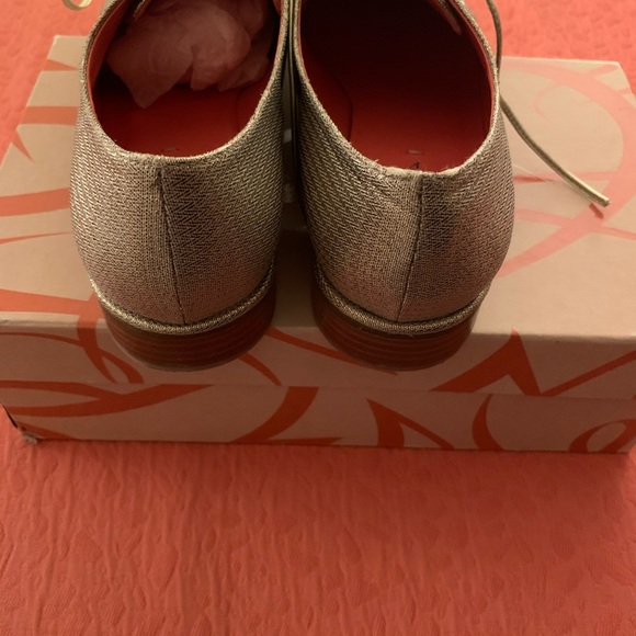 NWB Via Spiga metallic gold lace-up oxfords - Picture 8 of 10